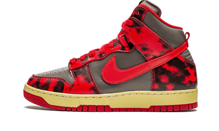Nike

Dunk High 1985 Red Acid Wash - MAILLOT DE FOOT PRO