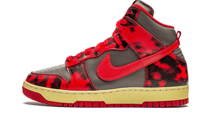 Nike

Dunk High 1985 Red Acid Wash - MAILLOT DE FOOT PRO