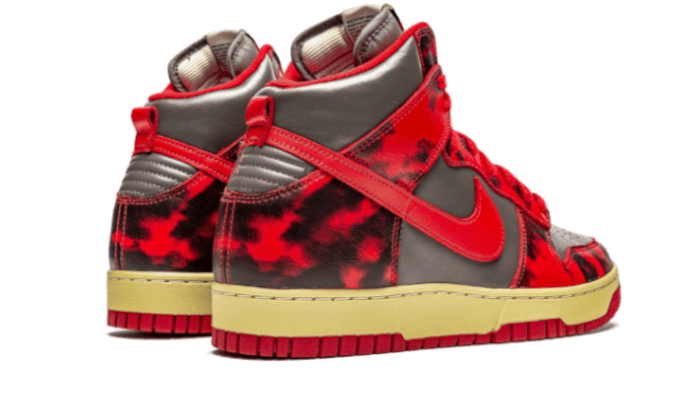 Nike

Dunk High 1985 Red Acid Wash - MAILLOT DE FOOT PRO