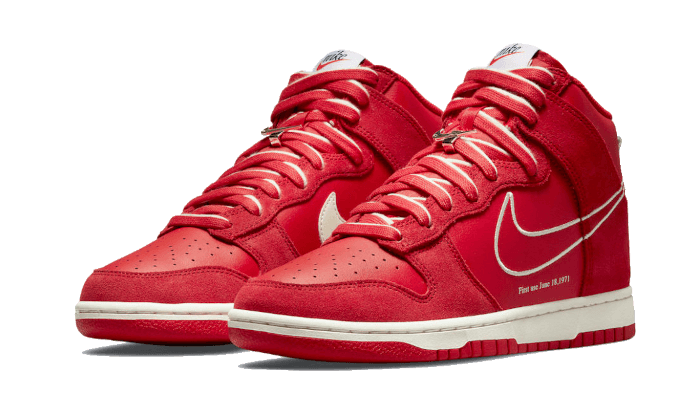 Nike

Dunk High First Use University Red - MAILLOT DE FOOT PRO