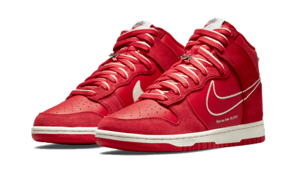 Nike

Dunk High First Use University Red - MAILLOT DE FOOT PRO