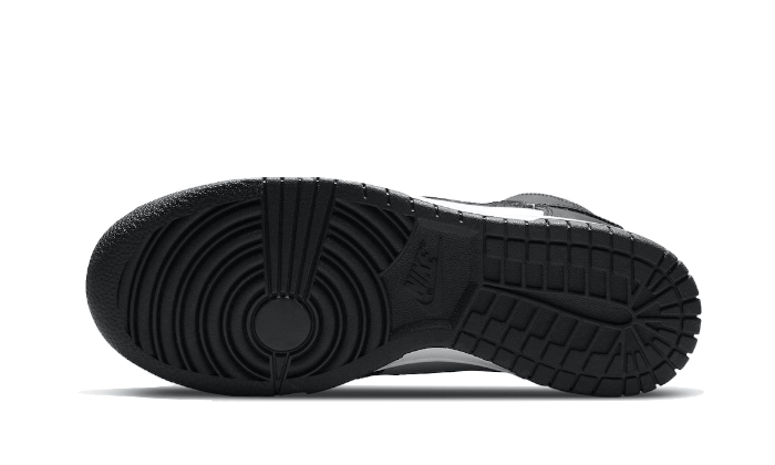 Nike

Dunk High Panda (2021) - MAILLOT DE FOOT PRO