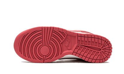 Nike

Dunk Low Archeo Pink - MAILLOT DE FOOT PRO