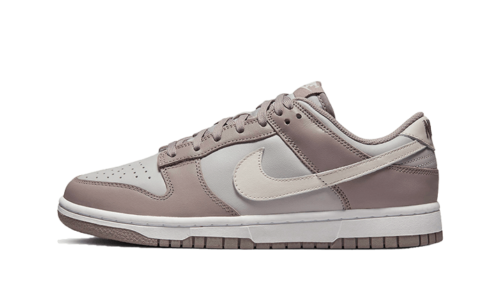 Nike

Dunk Low Bone Beige - MAILLOT DE FOOT PRO