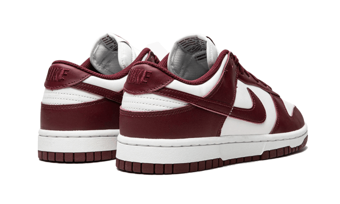 Nike

Dunk Low Bordeaux - MAILLOT DE FOOT PRO
