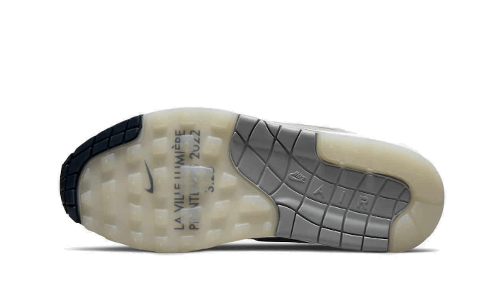 Nike

Air Max 1 La Ville Lumière - MAILLOT DE FOOT PRO