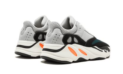 Adidas

Yeezy 700 Wave Runner Solid Grey - MAILLOT DE FOOT PRO